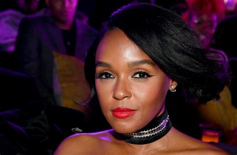 Janelle Monae showcases incredible bikini body in wild video to ...